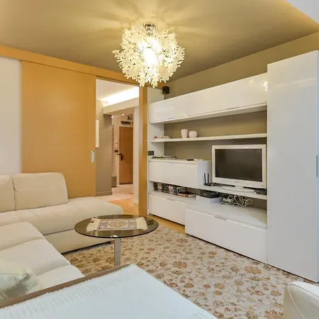 Stylish One-bedroom Flat With Amazing View By Flat Mаnаger Διαμέρισμα